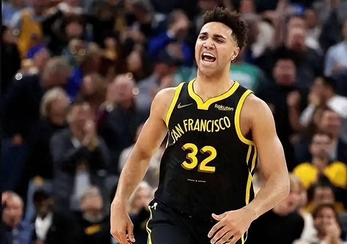 ayx体育-莱万多夫斯基遭遇十二连败，勇士教练面临压力！